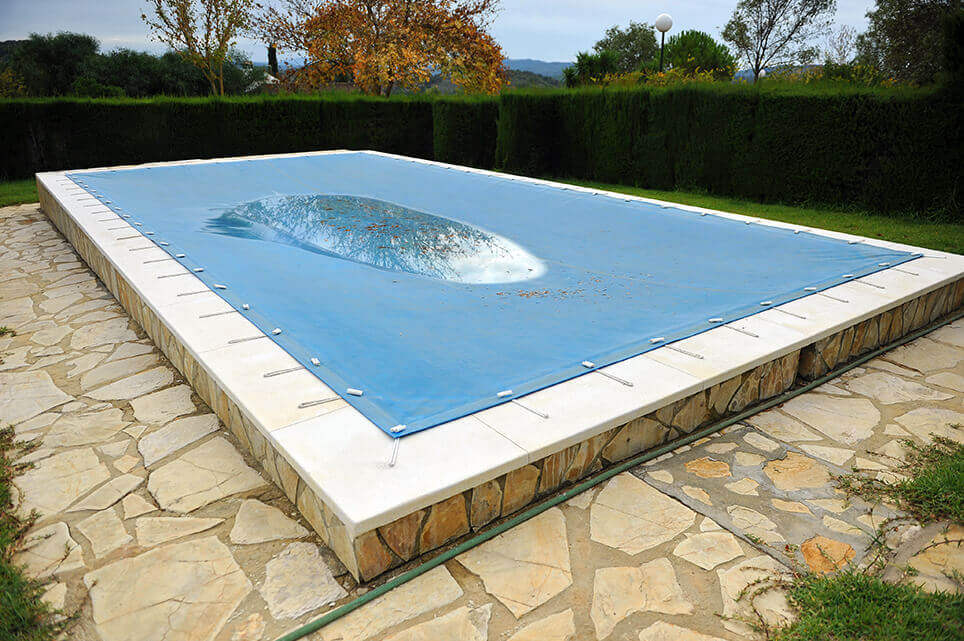 Swimming pool with partially-inundated safety cover